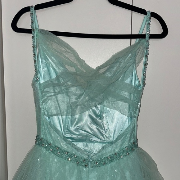 NWT | Mac Duggal 67565 Mint V-Neck Tulle Ballgown with Embellished Belt Size 2 - Picture 13 of 14